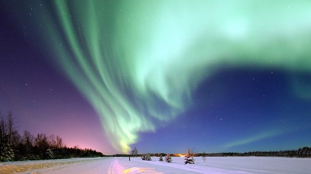 aurora-borealis-1181004_640